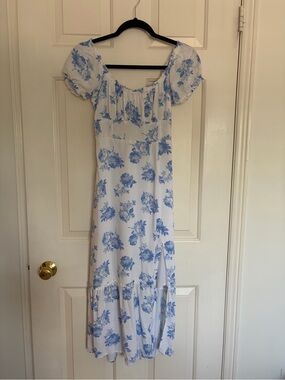 HOLLISTER Blue & White Floral Smocked Maxi Dress – XXS